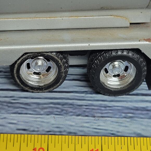 Ertl Pressed Steel Publix milk tanker trailer gray and red - Picture 5 of 16